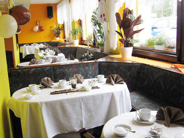 Ein reichhaltiges Frühstücksbuffet mit regionalen Produkten